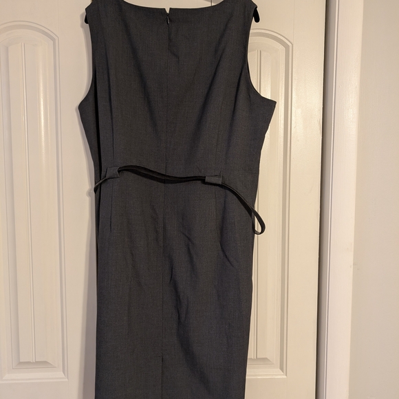 Elegant Navy Sleeveless Dress - Picture 4 of 4